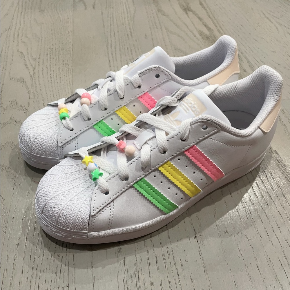 adidas originals superstar girls‘ grade school，size 5.5，white multi